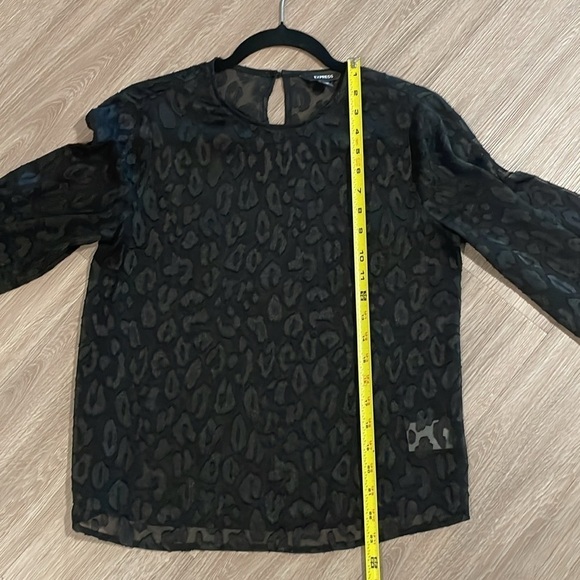 Express Women Tunic XS Black Semi Sheer Animal Print Monochrome Contemporary - Picture 15 of 16